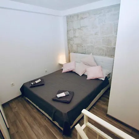 公寓 Dalmatian White Shell