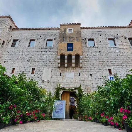 Dalmatian White Shell * Kaštela